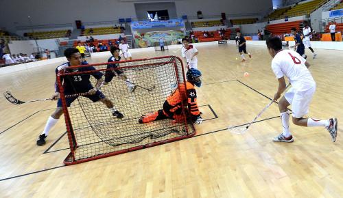 SEA09_05122013_FLOOR_BALL