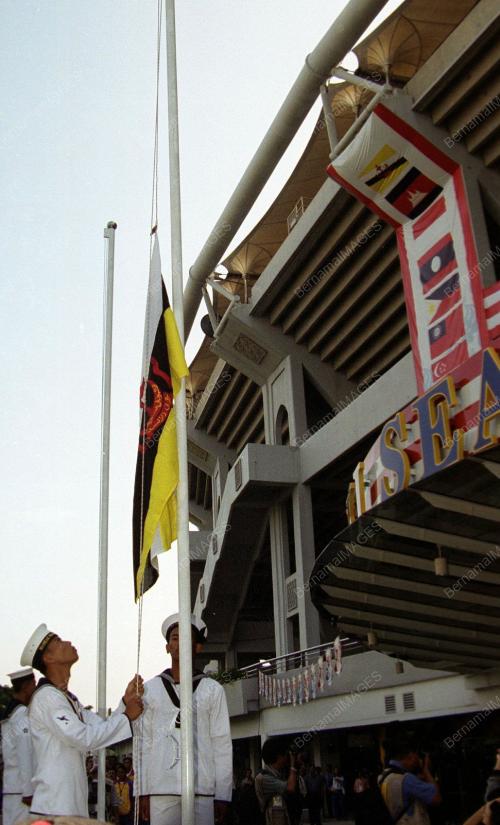 SEA15-07_09_2001_BRUNEI_F_02022016