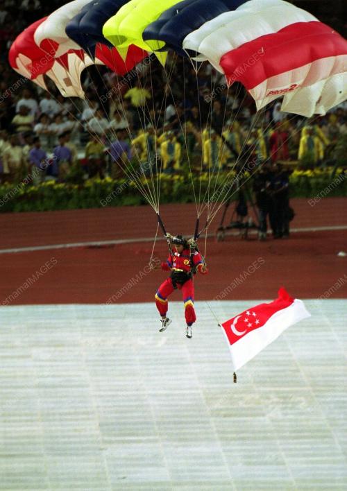 SEA16-08_09_2001_PARACHUTE_02022016