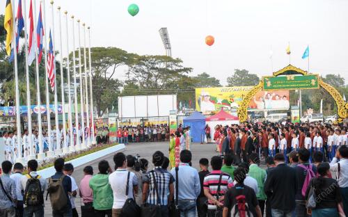 SEA28_10122013_FLAG_CEREMONY