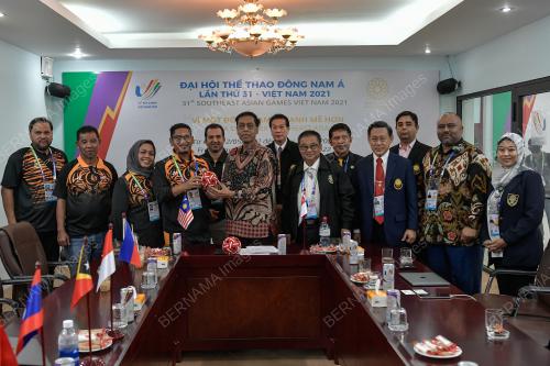 DATUK SERI AHMAD FAIZAL AZUMU