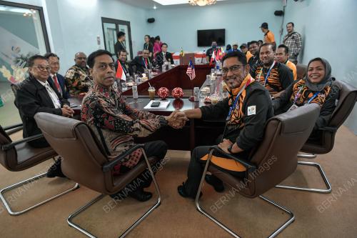 DATUK SERI AHMAD FAIZAL AZUMU