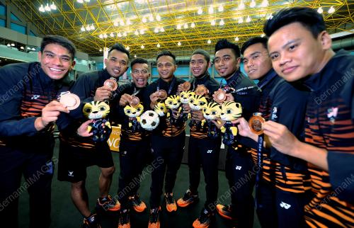SEA92_16082017_CHINLONE
