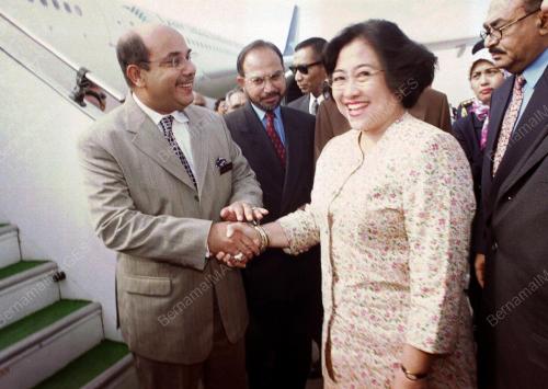 SG01-MEGAWATI-SYED_18012016