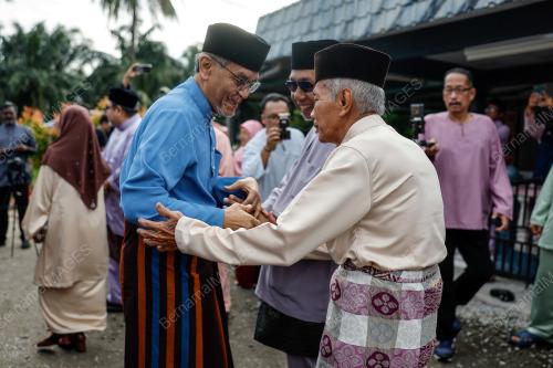 DATUK SERI DR DZULKEFLY AHMAD