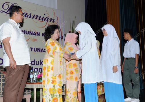 DATIN SERI ROSMAH MANSOR