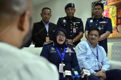 DATUK SERI ANIS RIZANA MOHD ZAINUDIN