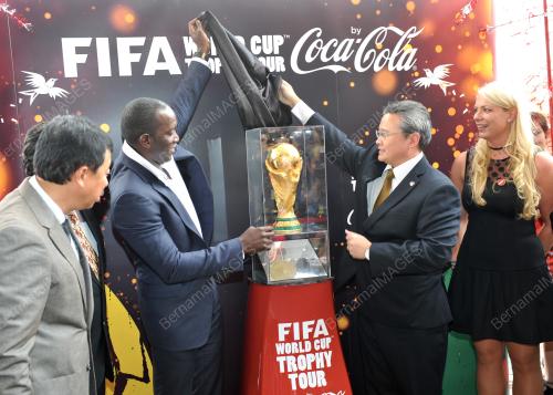 SG01_03012014_PIALA_DUNIA
