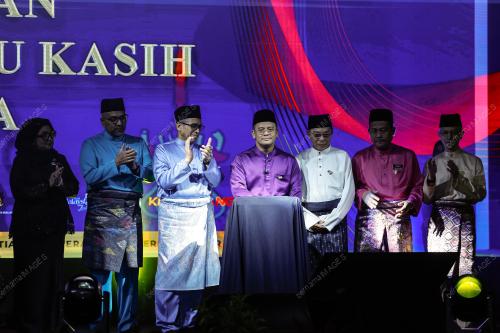 DATUK SERI AMIRUDIN SHARI