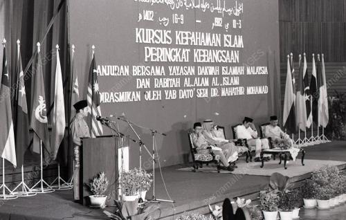 DR. MAHATHIR MUHAMAD