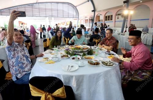 DATUK SERI AMIRUDIN SHARI