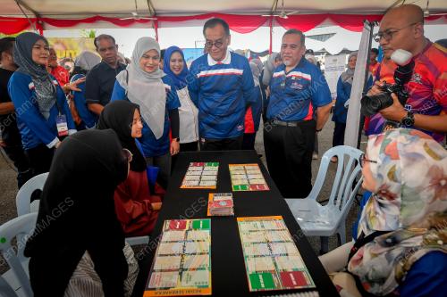 DATUK SERI DR DZULKEFLY AHAMD