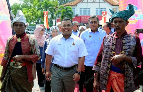 AMIRUDIN SHARI