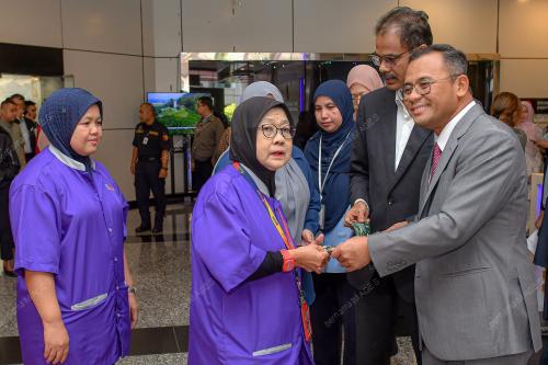 DATUK SERI AMIRUDIN SHARI