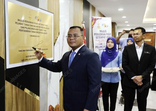 DATUK SERI AMIRUDIN SHARI
