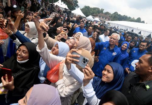DATUK SERI ISMAIL SABRI YAAKOB