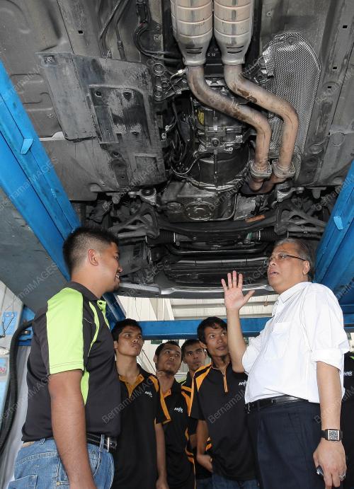 ISMAIL SABRI YAAKOB