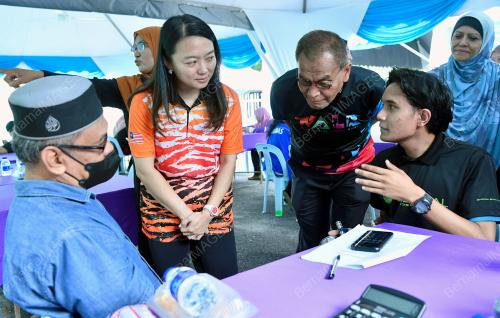 KARNIVAL KESIHATAN WARGA EMAS