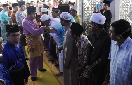 SG01_05102014_SULTAN_SOLAT