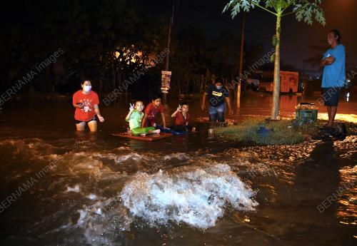 FENOMENA AIR LAUT PASANG BESAR