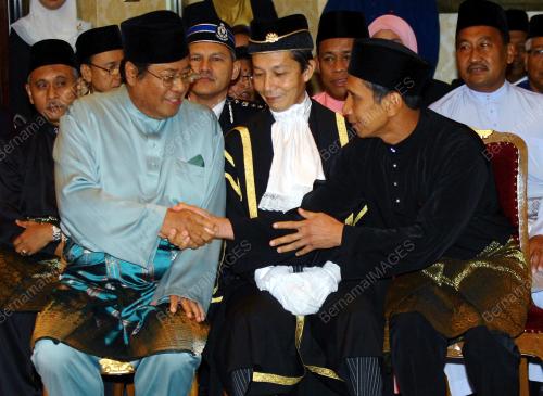 SHARAFUDDIN IDRIS SHAH