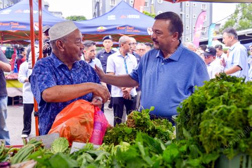DATUK SERI AMIR HAMZAH AZIZAN