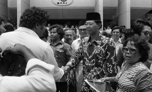 HARI PENAMAAN CALON PETALING