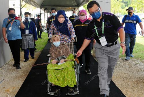 DATUK DR NORAINI AHMAD