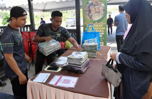 PERKHIDMATAN PEMULIAAN AL-QURAN DAN BUKU AGAMA
