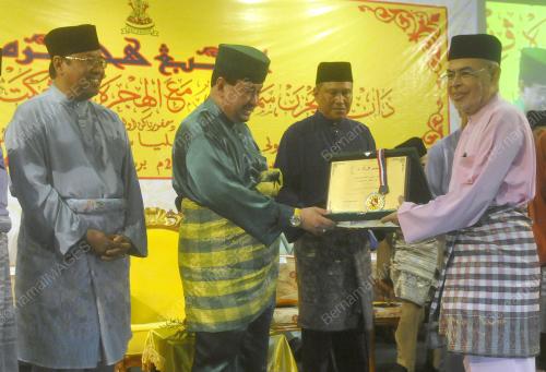DATUK DR HARON DIN