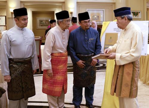 SULTAN SHARAFUDDIN IDRIS SHAH
