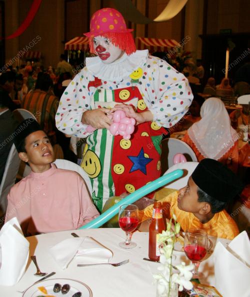 BADUT RAYA