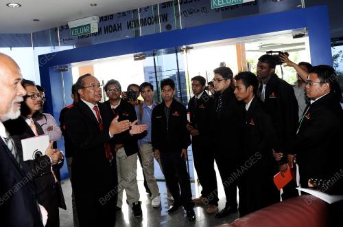 SG01_08082012_KRISIS_ASRAMA