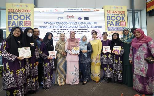 FADHLINA SIDEK