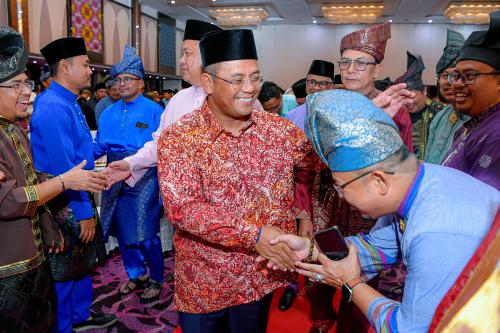 DATUK SERI AMIRUDIN SHARI