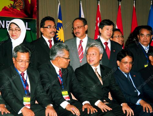 AHMAD HUSNI MOHAMAD HANADZLAH
