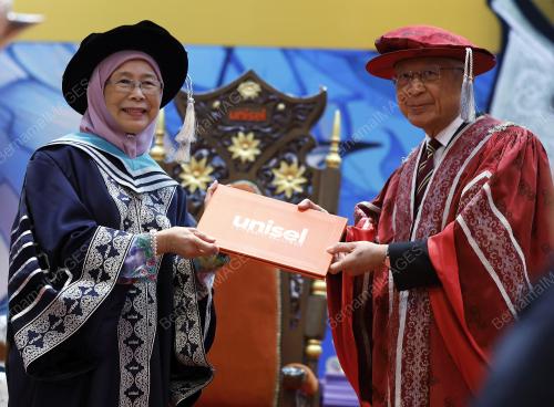 DATUK SERI DR WAN AZIZAH WAN ISMAIL