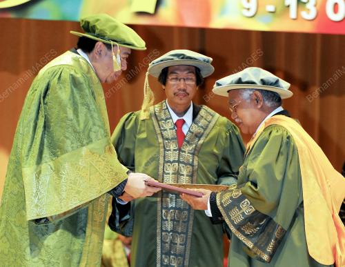 SULTAN SHARAFUDDIN IDRIS SHAH
