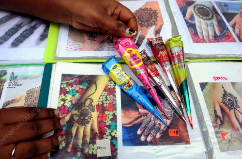 UKIRAN HENNA KURANG MENDAPAT SAMBUTAN MENJELANG HARI DEEPAVALI