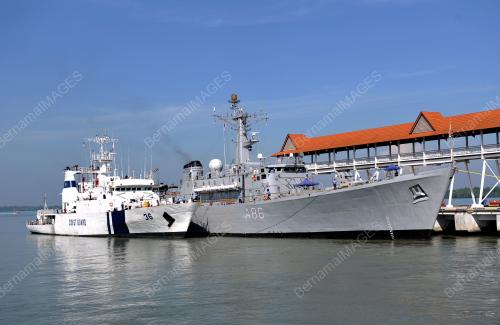 SG01_10032015_KAPAL_INDIA