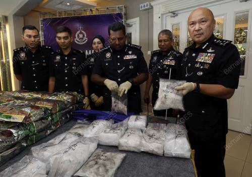 DATUK SERI MOHD KAMARUDIN MD DIN