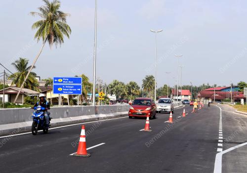 PROJEK MENAIK TARAF JALAN PERSEKUTUAN