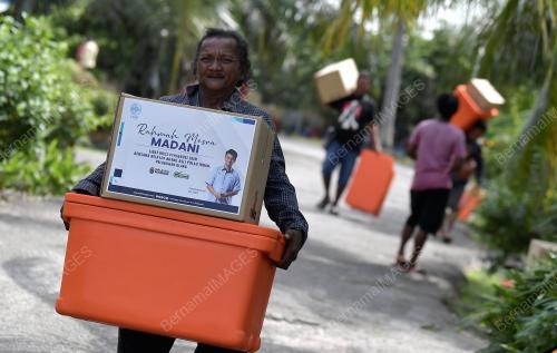 PEYAMPAIAN BANTUAN KEPADA NELAYAN PELABUHAN KLANG