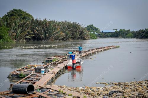 PENGASINGAN SISA SAMPAH SUNGAI KLANG