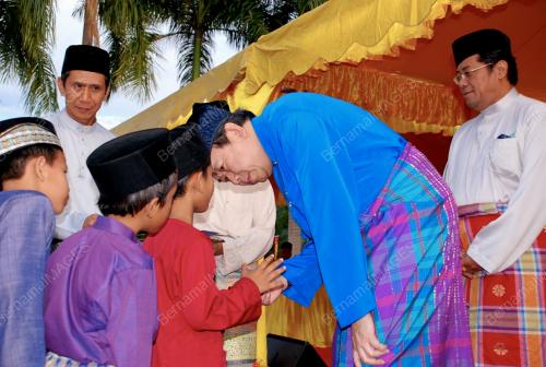 SULTAN SHARAFUDDIN IDRIS SHAH