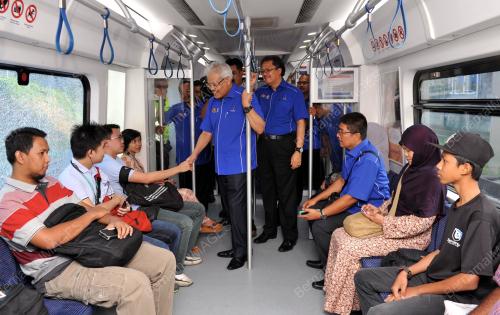 SG01_12022016_KOMUTER