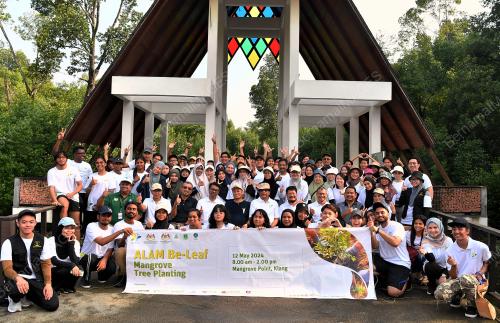 NIK NAZMI NIK AHMAD