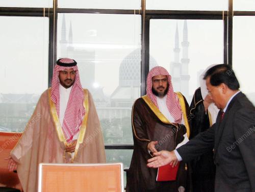 PUTERA DR BANDAR SALMAN AL SAUD