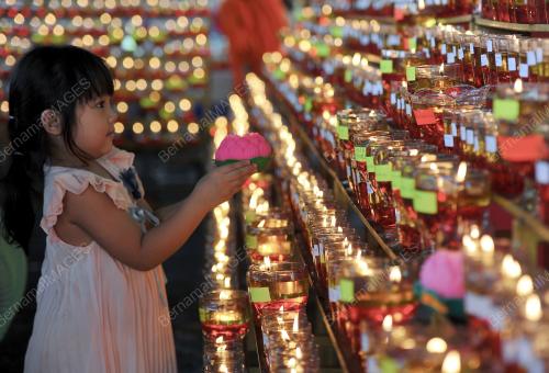 SG01_13052014_WESAK