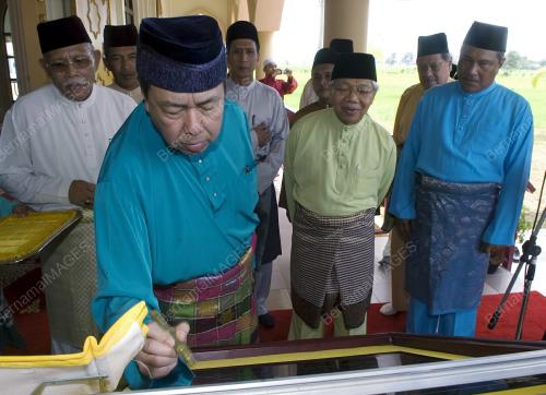 SULTAN SHARAFUDDIN